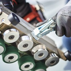 FREUND false- og klippemaskine SeamingPRO '"3 i 1" til montering p� akku.maskine